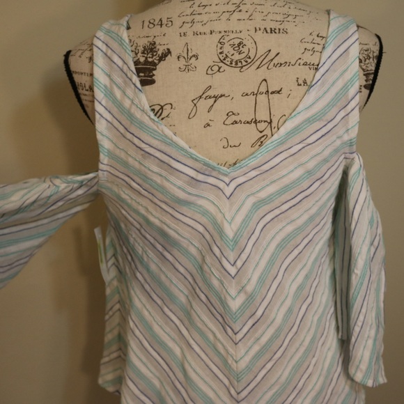 New with tags Banjara smocked cold shoulder top - Picture 8 of 8
